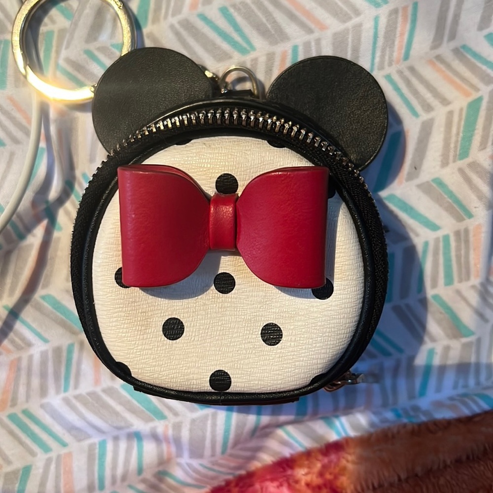 A use Kate Spade keychain